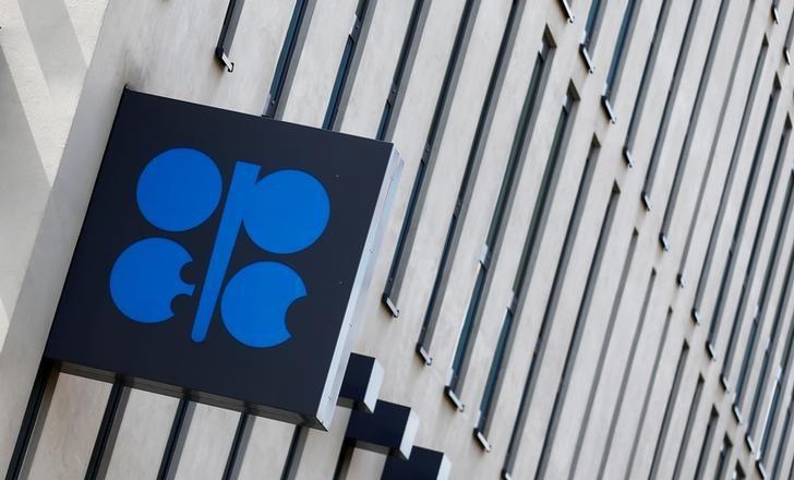 OPEC giảm sản lượng dầu thô kỷ lục, kho dự trữ giảm mạnh
